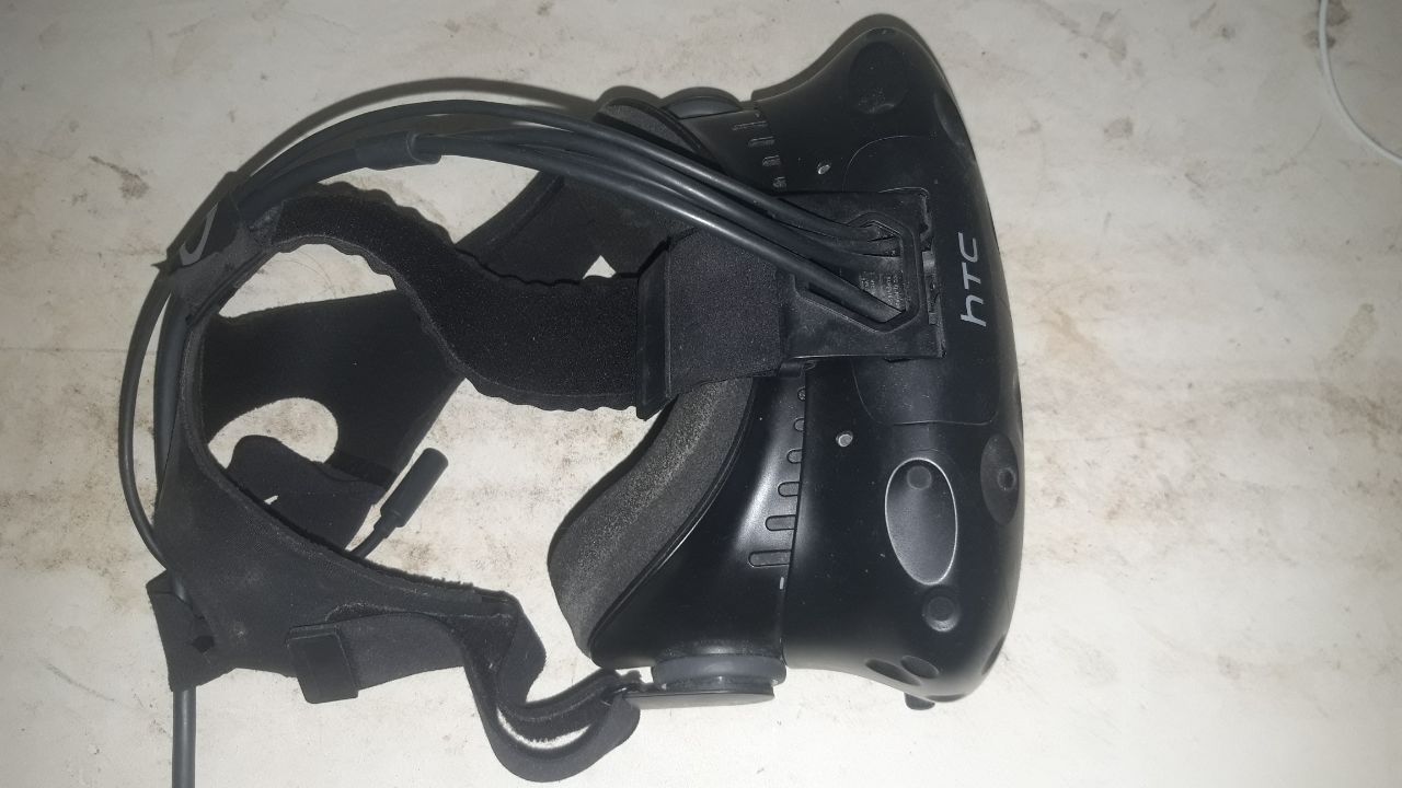 Уценённый Шлем виртуальной реальности HTC Vive Уценённый Шлем виртуальной реальности HTC Vive